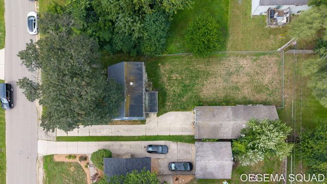 15 E 35th Street, Holland, MI 49423