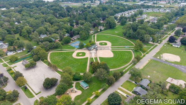 15 E 35th Street, Holland, MI 49423