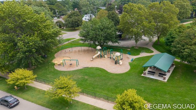 15 E 35th Street, Holland, MI 49423