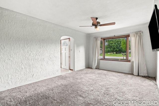 15 E 35th Street, Holland, MI 49423