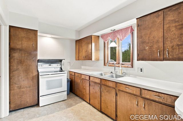 15 E 35th Street, Holland, MI 49423