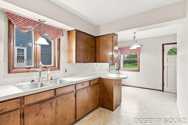 15 E 35th Street, Holland, MI 49423