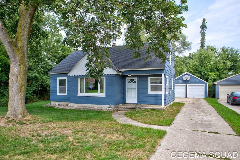 15 E 35th Street, Holland, MI 49423