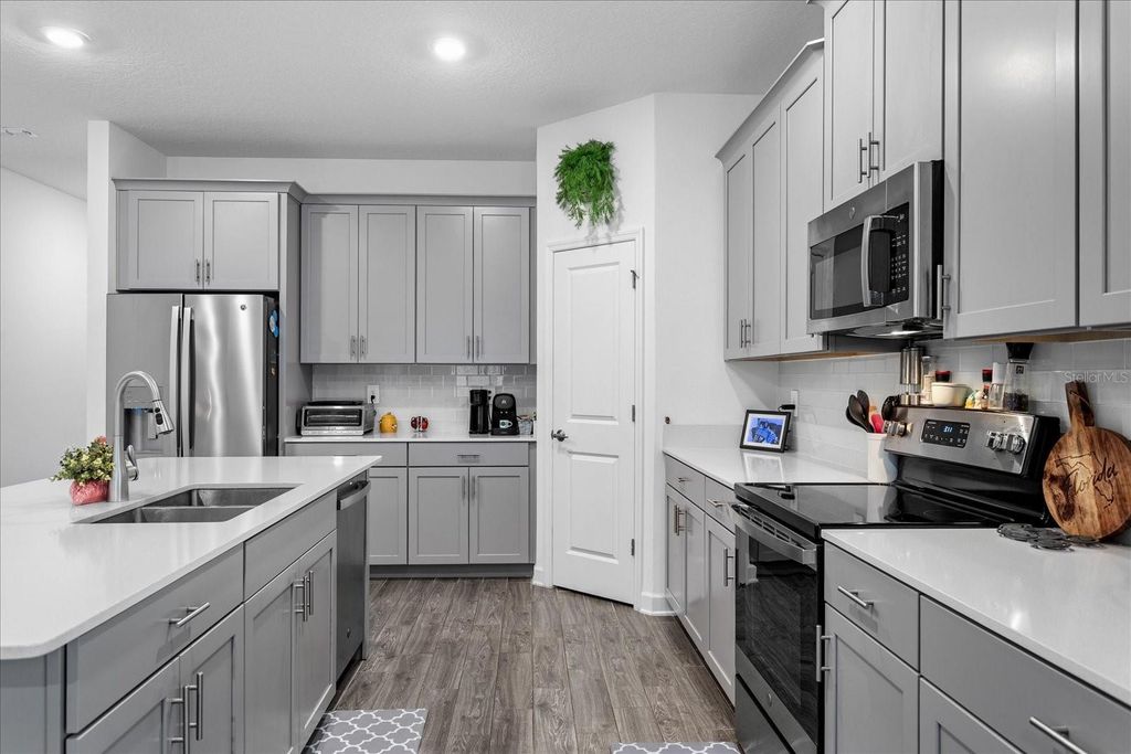 Image 10 of property listing at 1774 GOOD NEIGHBOR LOOP, Kissimmee, FL 34744