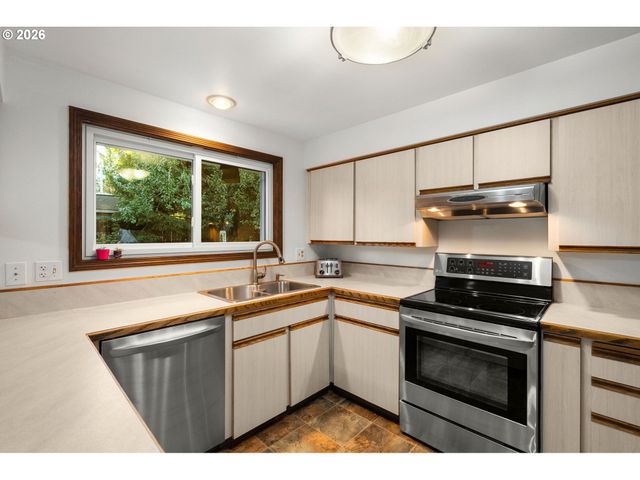 850 Nw FOREST St, Hillsboro, OR 97124