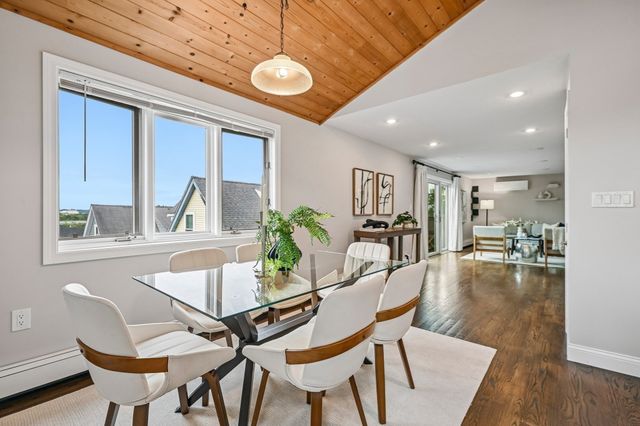 32 Farragut Ave 3, Somerville, MA 02144