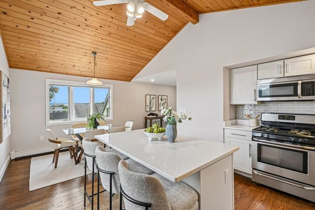 32 Farragut Ave 3, Somerville, MA 02144