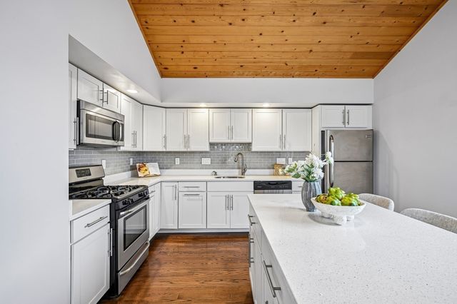 32 Farragut Ave 3, Somerville, MA 02144
