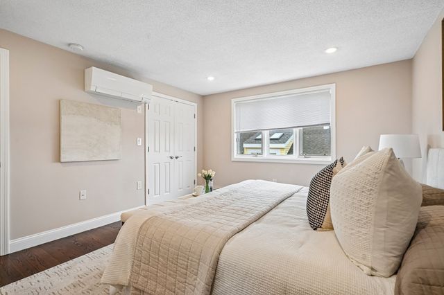 32 Farragut Ave 3, Somerville, MA 02144