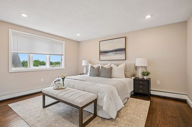 32 Farragut Ave 3, Somerville, MA 02144