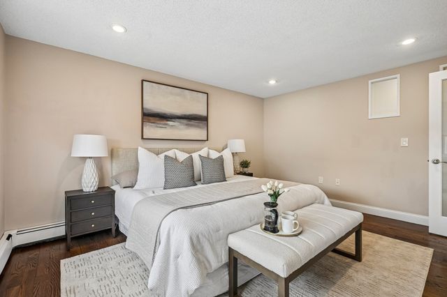 32 Farragut Ave 3, Somerville, MA 02144