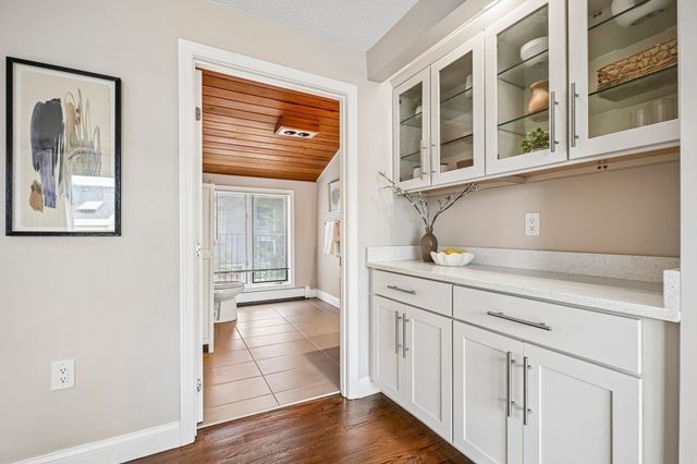 32 Farragut Ave 3, Somerville, MA 02144