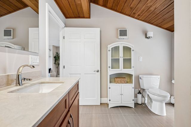 32 Farragut Ave 3, Somerville, MA 02144