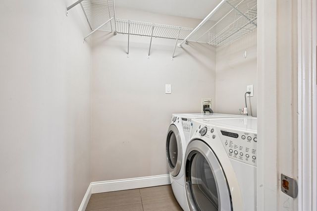 32 Farragut Ave 3, Somerville, MA 02144