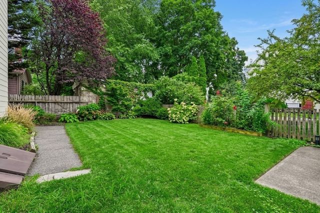 32 Farragut Ave 3, Somerville, MA 02144