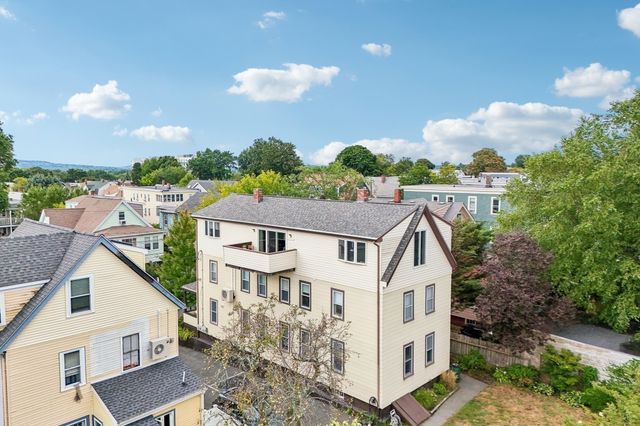 32 Farragut Ave 3, Somerville, MA 02144
