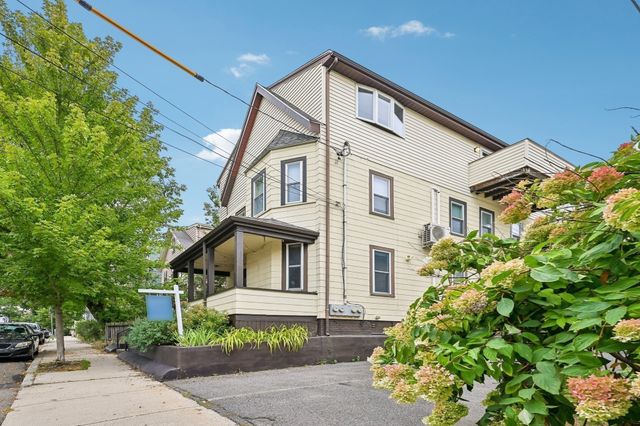 32 Farragut Ave 3, Somerville, MA 02144