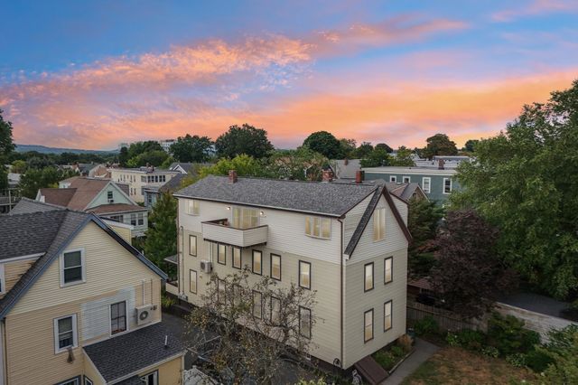 32 Farragut Ave 3, Somerville, MA 02144