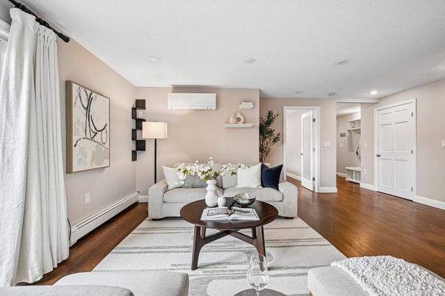 32 Farragut Ave 3, Somerville, MA 02144