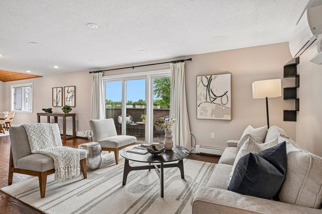 32 Farragut Ave 3, Somerville, MA 02144