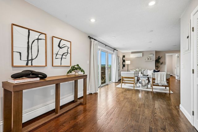 32 Farragut Ave 3, Somerville, MA 02144