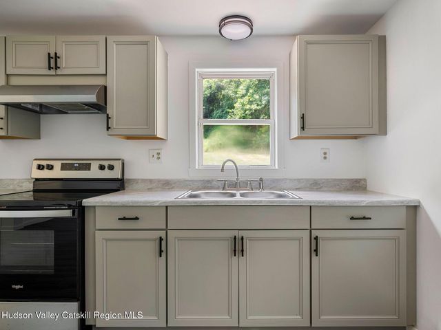 974 Old Post Road, New Paltz, NY 12561