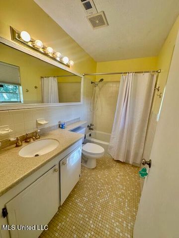 121 Vance Place, Long Beach, MS 39560