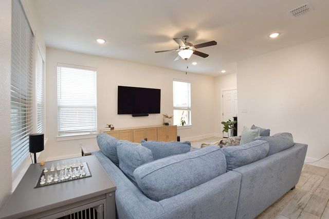 424 Parkline DR 28B, Georgetown, TX 78626