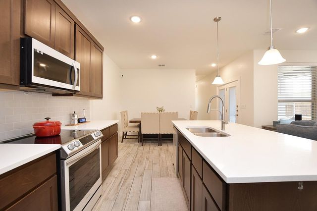 424 Parkline DR 28B, Georgetown, TX 78626