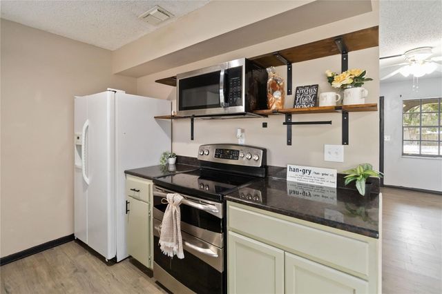 608 DORA AVENUE, Tavares, FL 32778