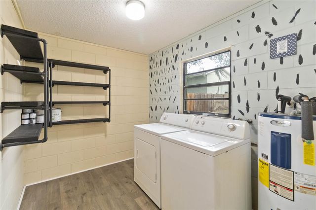 608 DORA AVENUE, Tavares, FL 32778