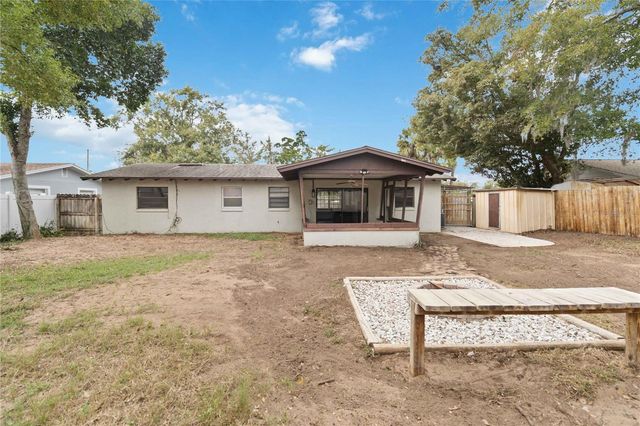 608 DORA AVENUE, Tavares, FL 32778