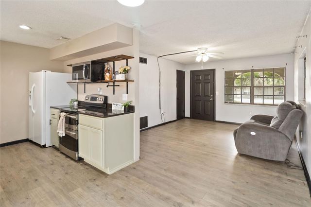 608 DORA AVENUE, Tavares, FL 32778