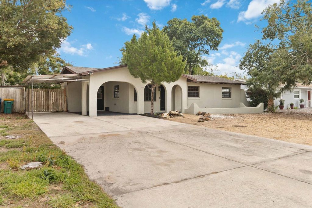 608 DORA AVENUE, Tavares, FL 32778