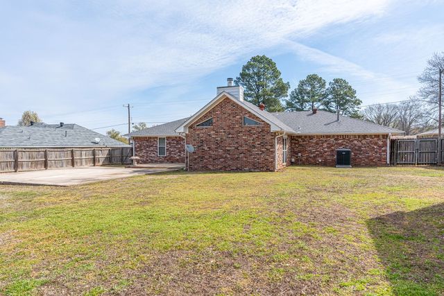 1509 N 11th Street, Van Buren, AR 72956