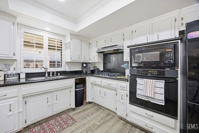 7605 Penny Marie Avenue, Bakersfield, CA 93308