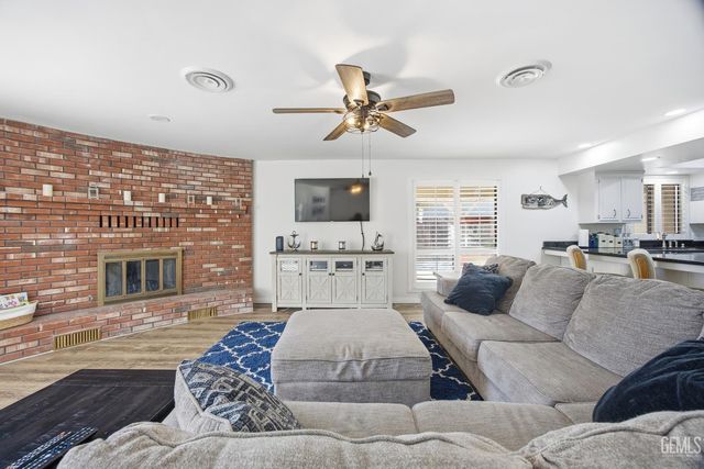 7605 Penny Marie Avenue, Bakersfield, CA 93308