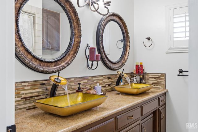 7605 Penny Marie Avenue, Bakersfield, CA 93308