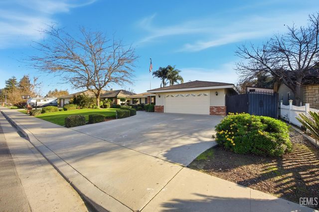 7605 Penny Marie Avenue, Bakersfield, CA 93308