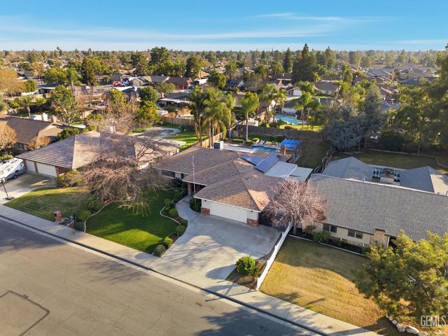 7605 Penny Marie Avenue, Bakersfield, CA 93308