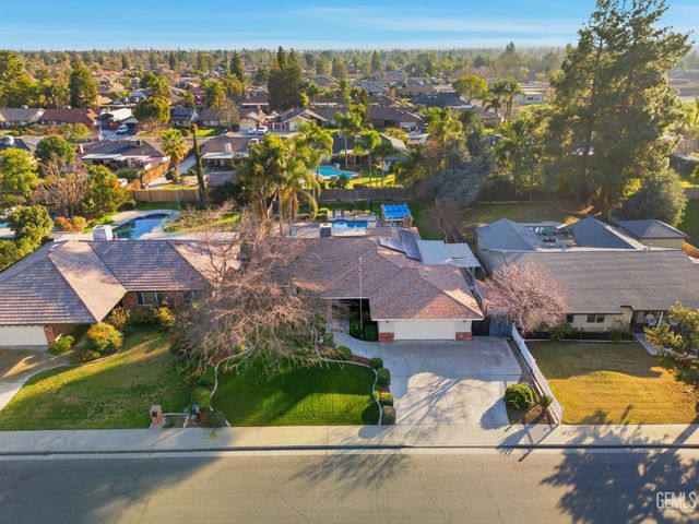 7605 Penny Marie Avenue, Bakersfield, CA 93308