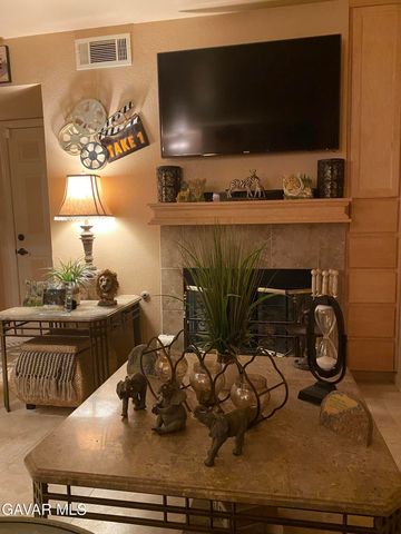 1844 E Avenue J2 4, Lancaster, CA 93535