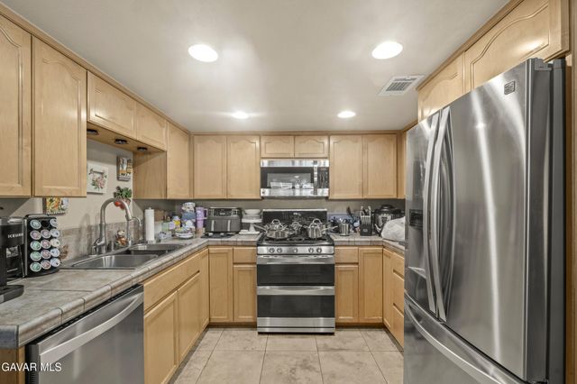 1844 E Avenue J2 4, Lancaster, CA 93535