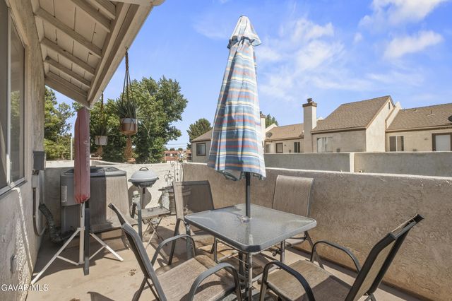 1844 E Avenue J2 4, Lancaster, CA 93535