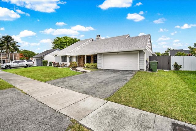 1579 S Goldeneye Ln, Homestead, FL 33035
