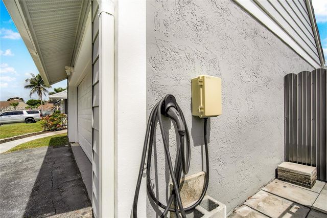 1579 S Goldeneye Ln, Homestead, FL 33035