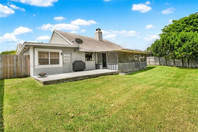 1579 S Goldeneye Ln, Homestead, FL 33035
