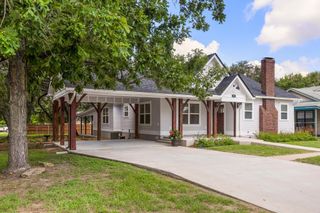 522 S Walnut Ave, Luling, TX 78648