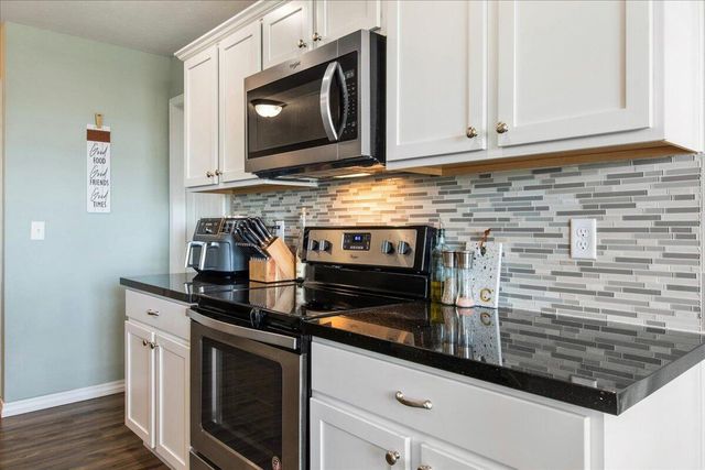 1430 S Tomahawk Avenue, Republic, MO 65738