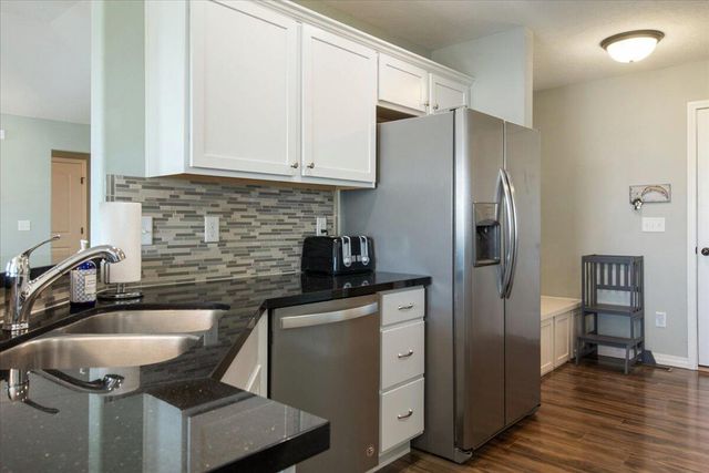 1430 S Tomahawk Avenue, Republic, MO 65738